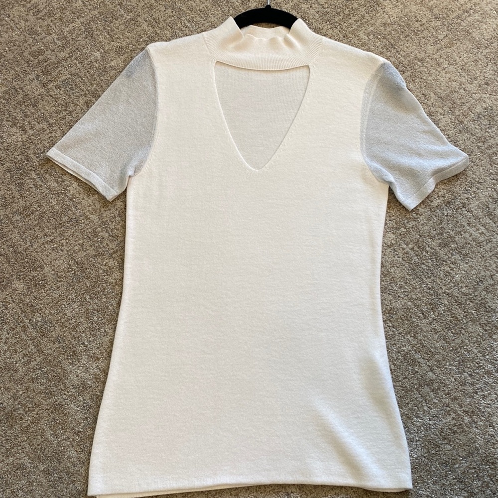T Tahari white fine gauge mock top with cutout size small silvery short sleeves